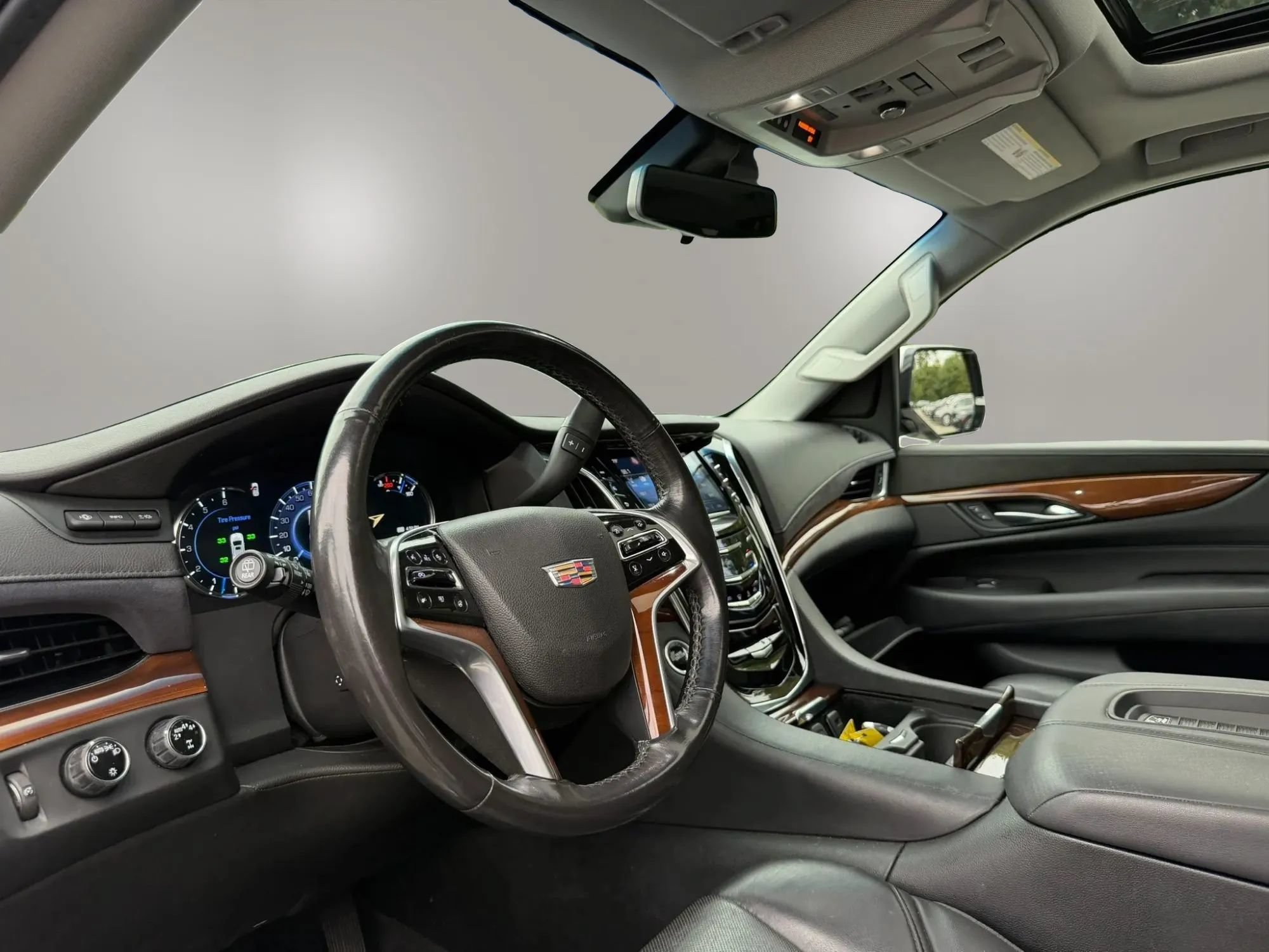 Used 2018 Cadillac Escalade Luxury AWD/4WD image 17