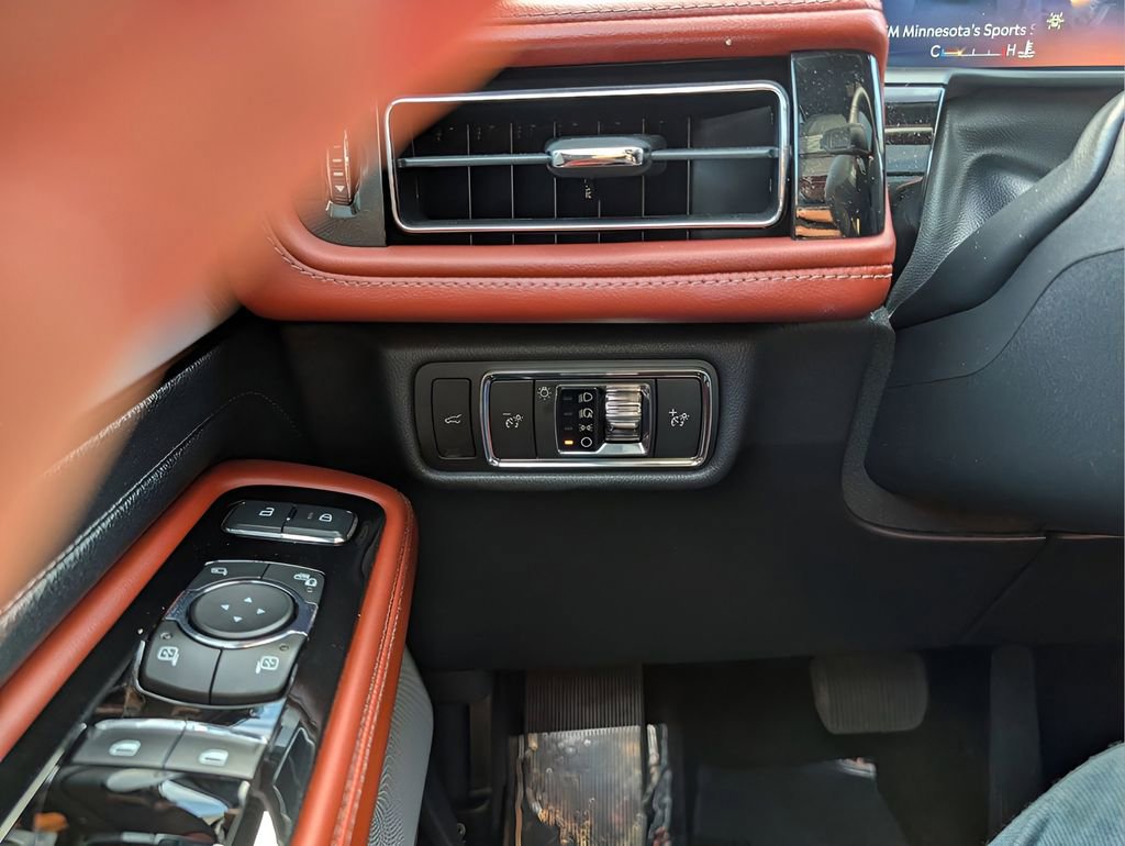 Used 2025 Lincoln Aviator Reserve w/ Equipment Group 201A AWD/4WD image 17