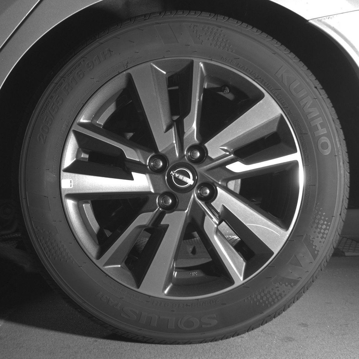 Used 2025 Nissan Versa SV image 14