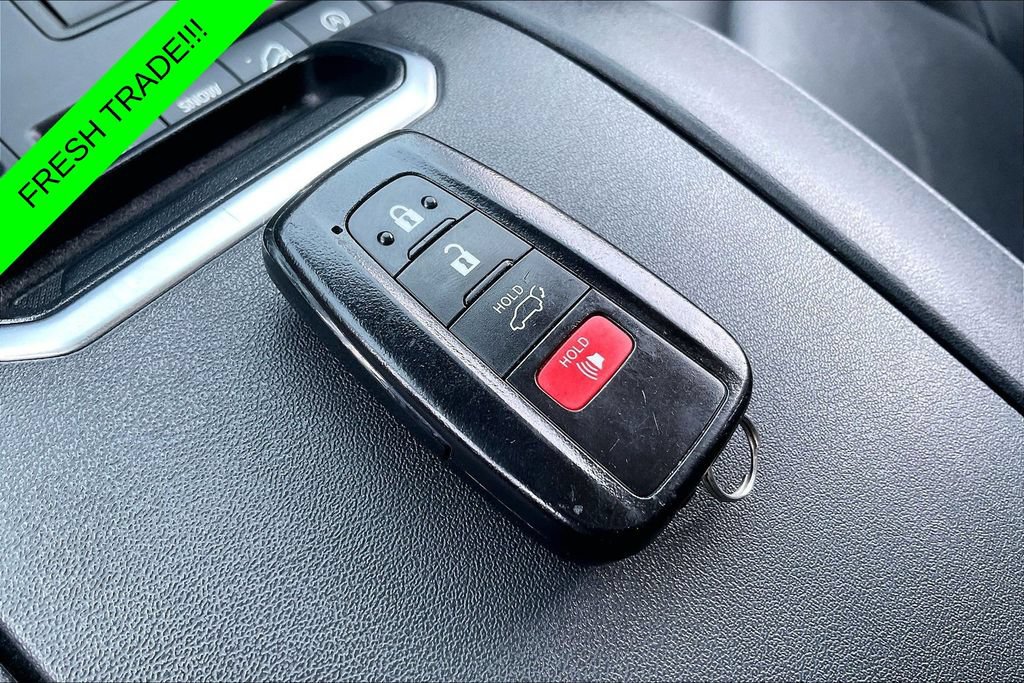 Used 2021 Toyota Highlander XLE AWD/4WD image 35