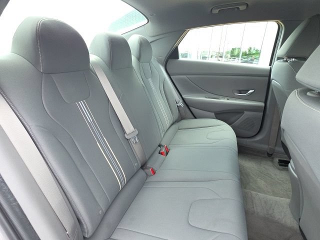 Used 2023 Hyundai Elantra SEL FWD image 16