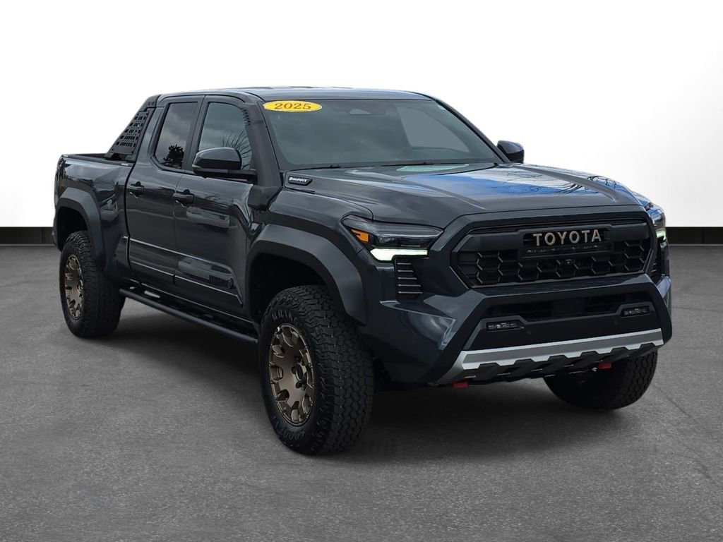 Used 2025 Toyota Tacoma Trailhunter image 3