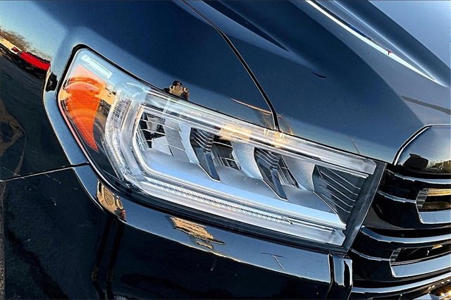 Used 2023 GMC Acadia SLE w/ Driver Convenience Package image 33