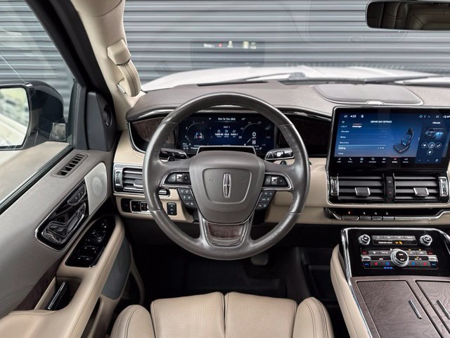 Used 2024 Lincoln Navigator Reserve AWD/4WD image 18