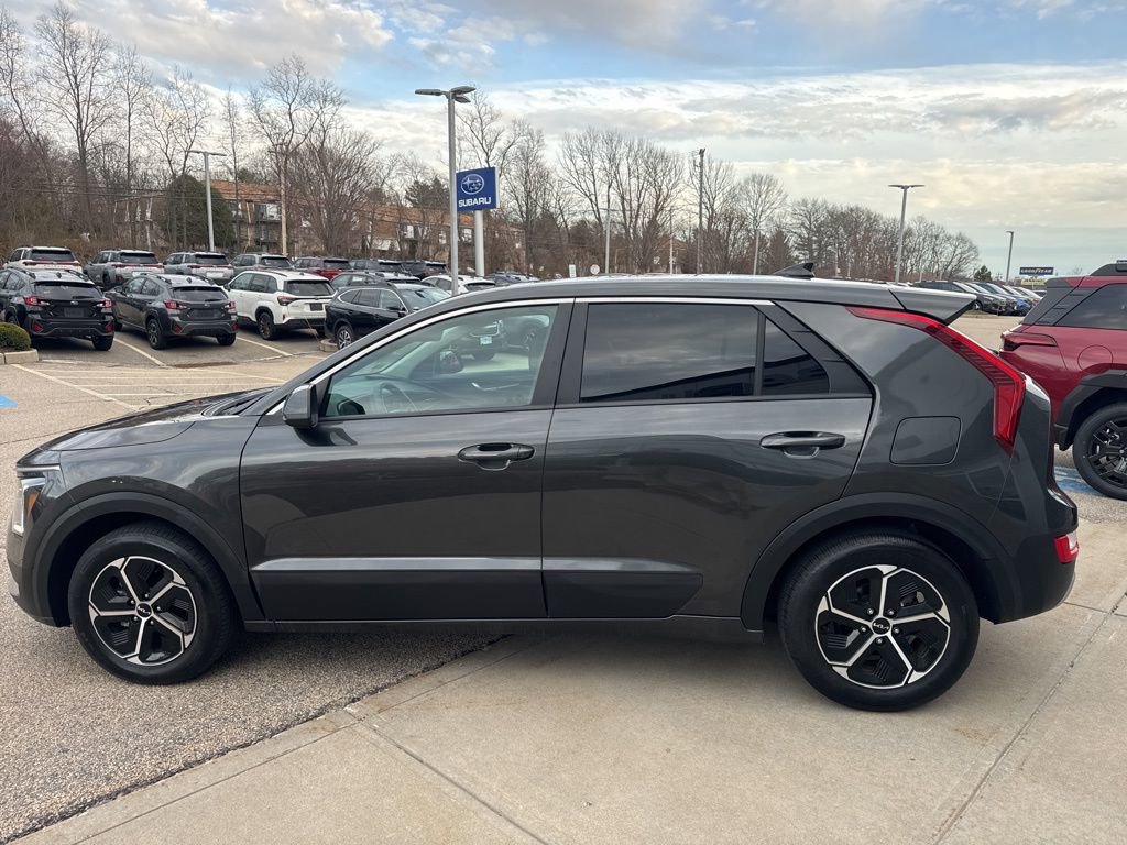 Used 2025 Kia Niro LX FWD image 9