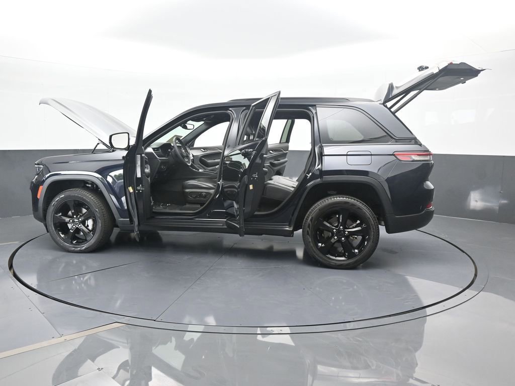 Used 2024 Jeep Grand Cherokee Limited w/ Black Appearance Package image 76
