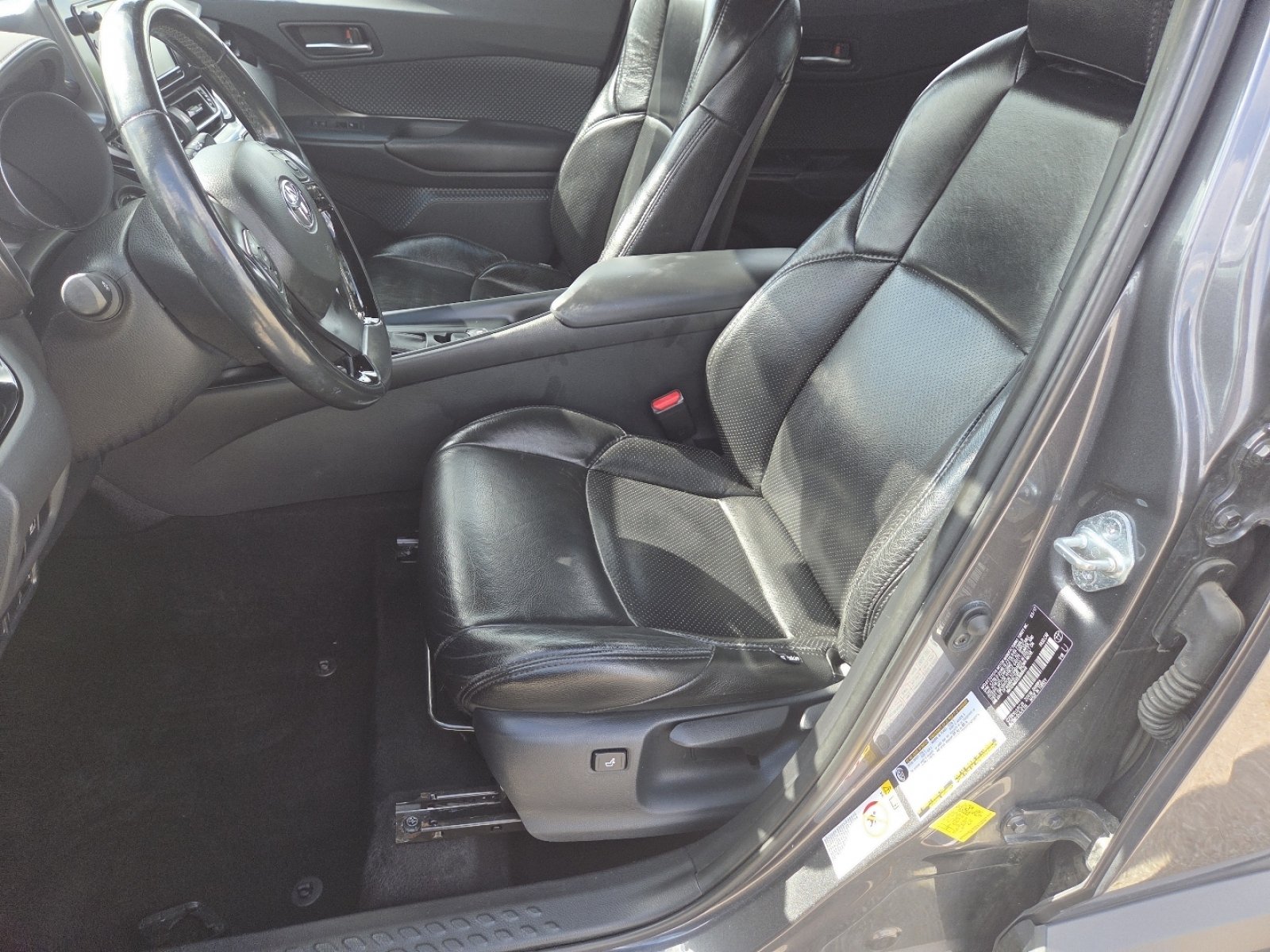 Used 2018 Toyota C-HR XLE FWD image 22