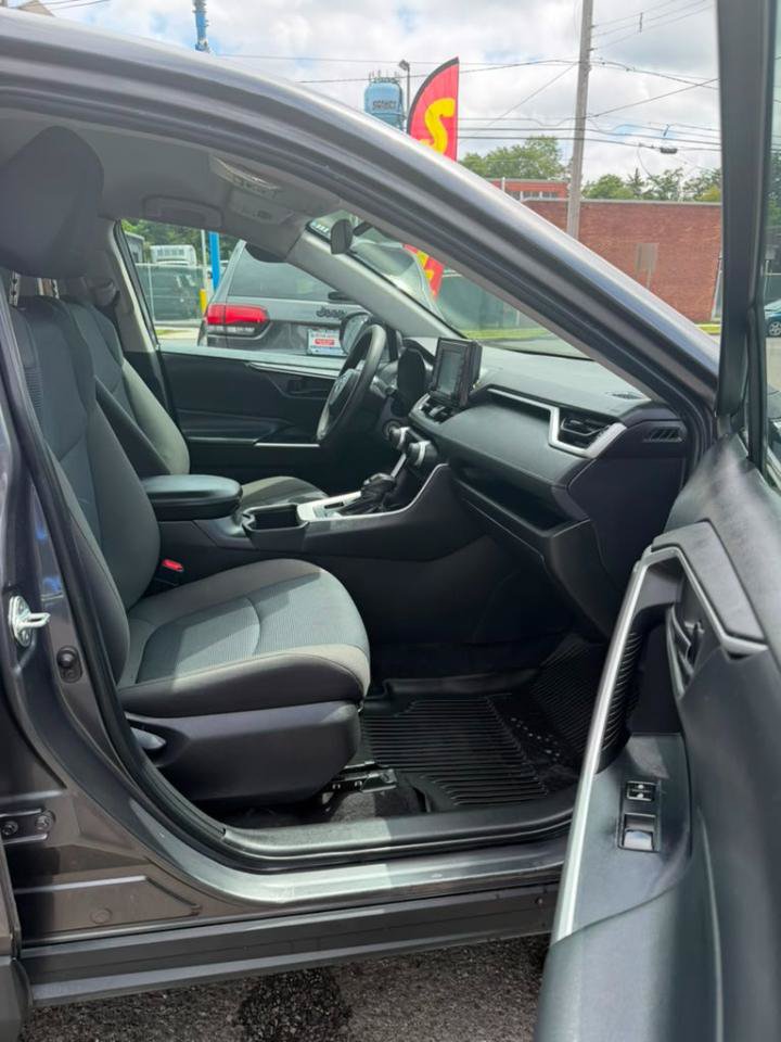 Used 2022 Toyota RAV4 LE AWD/4WD image 26