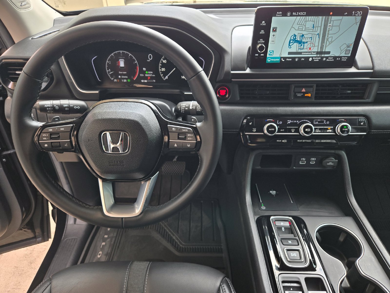 Used 2025 Honda Pilot Touring image 10