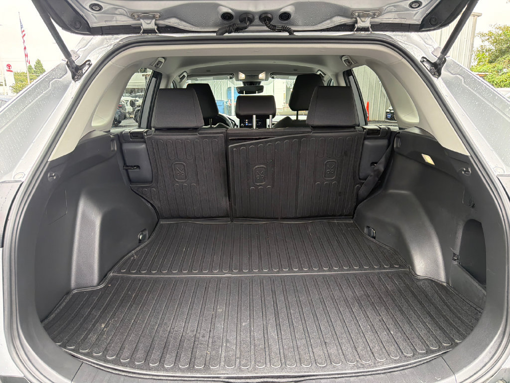 Used 2025 Toyota RAV4 XLE FWD image 22