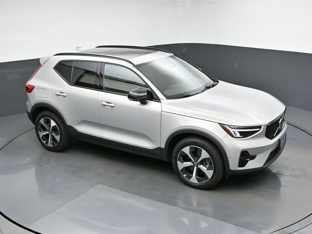 Used 2024 Volvo XC40 B5 Plus w/ Protection Package Premier image 43
