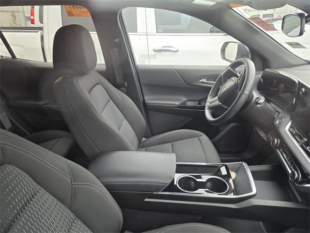 Used 2025 Chevrolet Equinox LT image 2