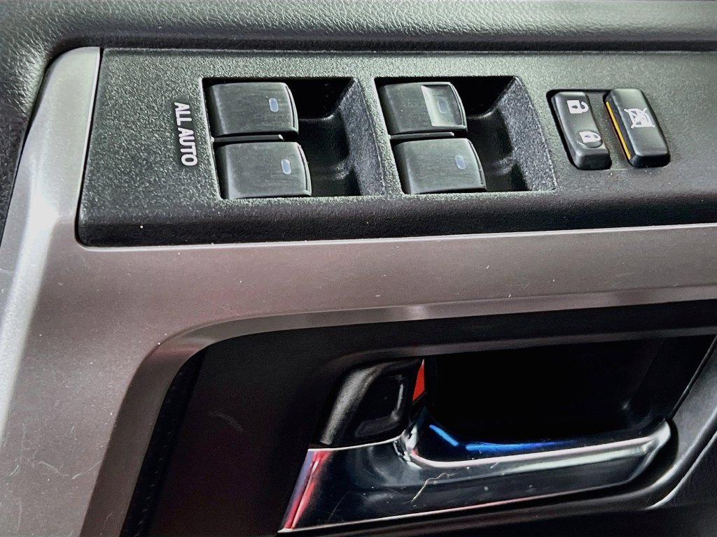 Used 2022 Toyota 4Runner Limited AWD/4WD image 5