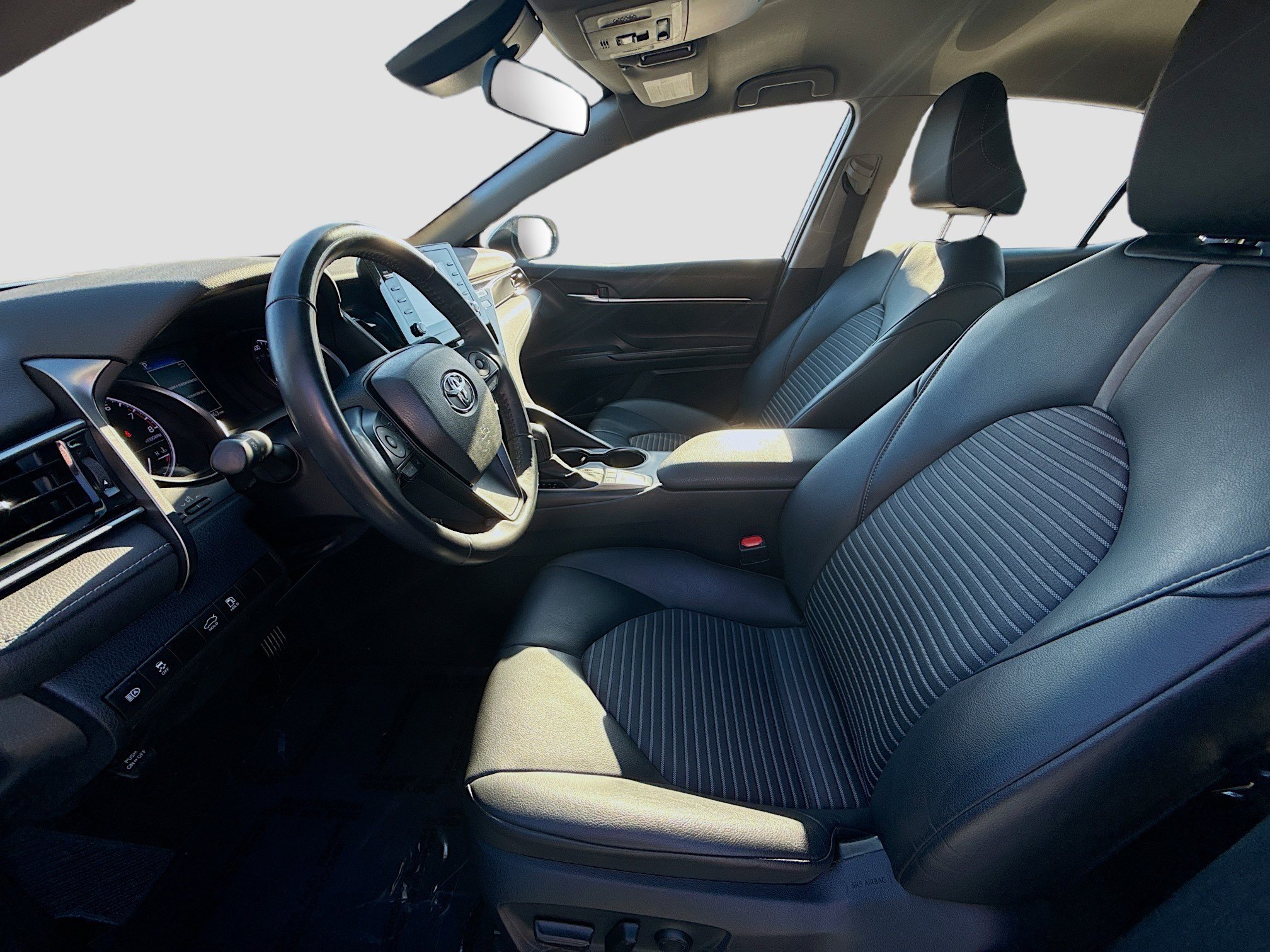 Used 2023 Toyota Camry SE image 16