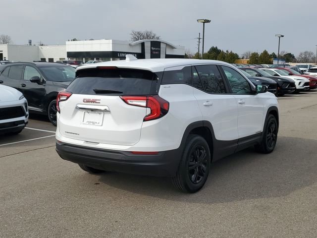 Used 2024 GMC Terrain SLE image 4