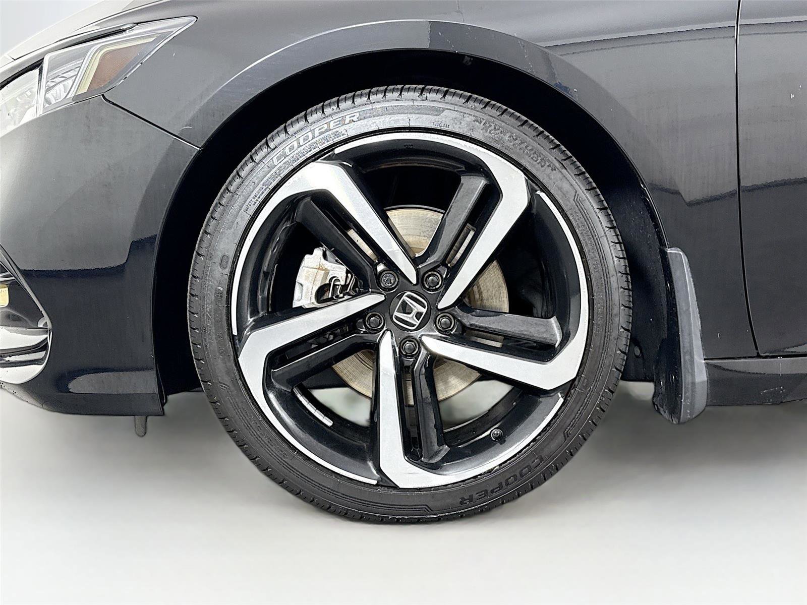 Used 2018 Honda Accord Sport image 40