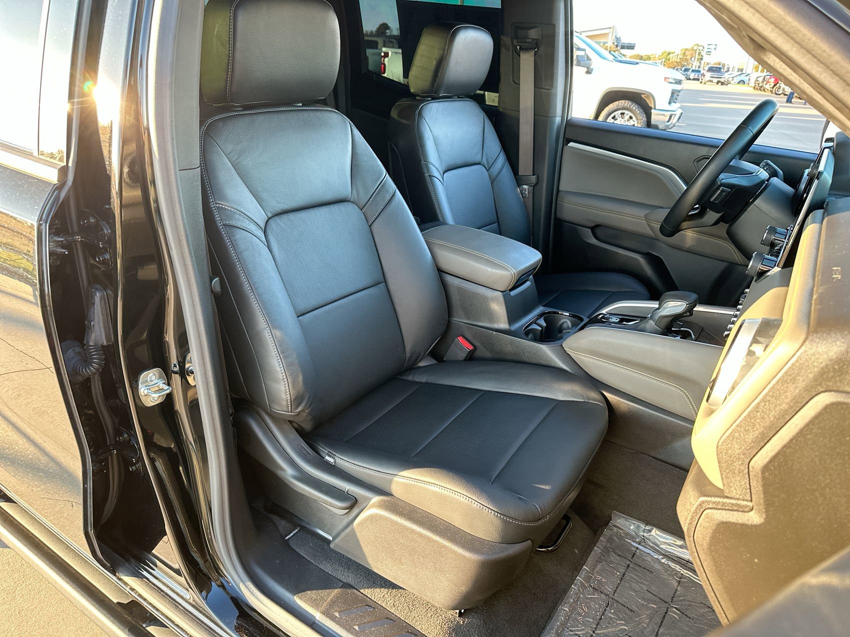 Used 2024 Chevrolet Colorado ZR2 w/ Technology Package AWD/4WD image 26