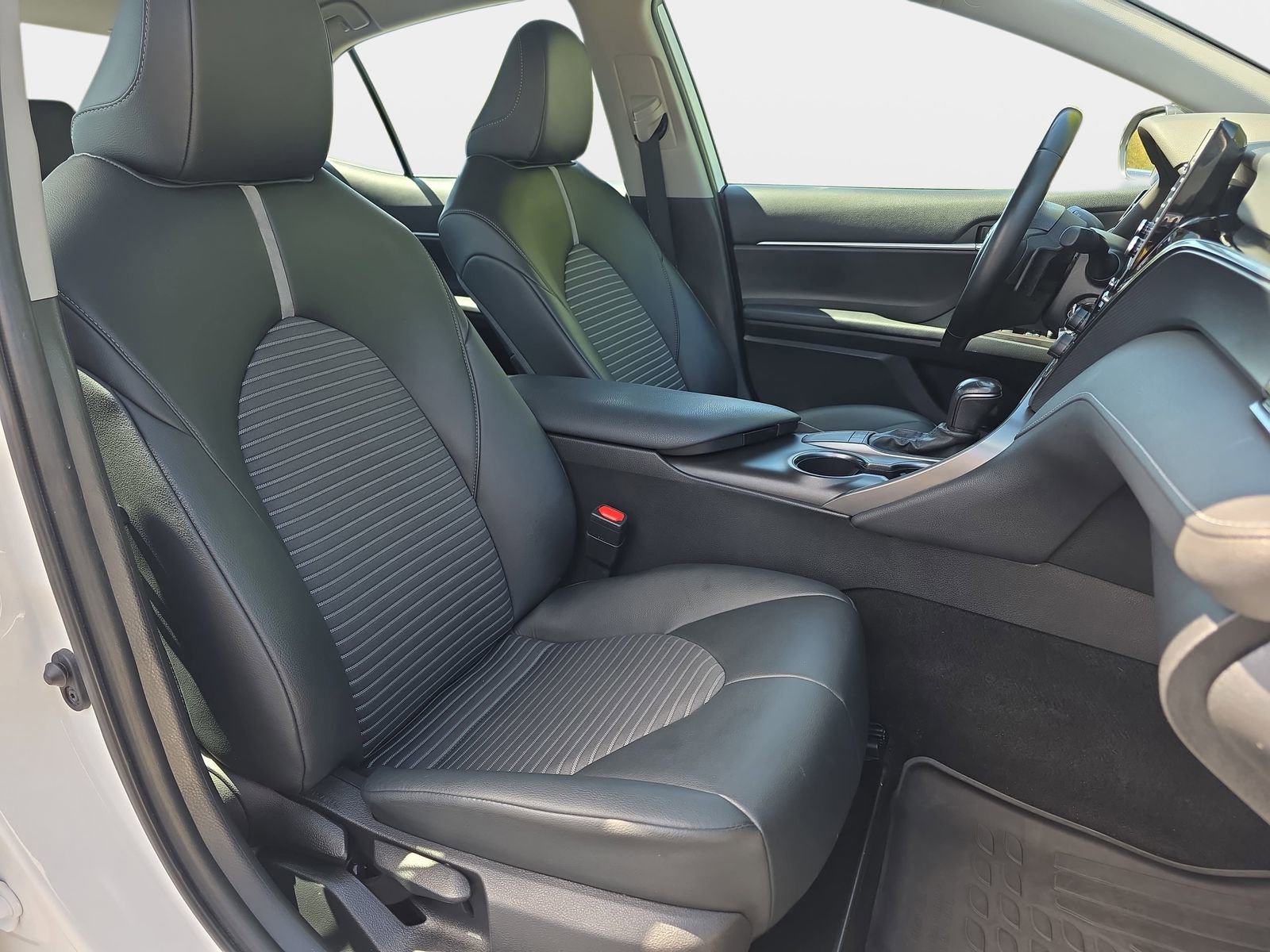 Used 2022 Toyota Camry SE image 10