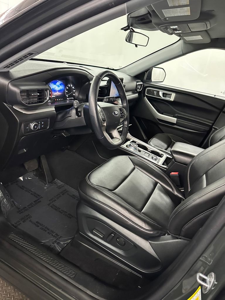 Used 2022 Ford Explorer XLT w/ Equipment Group 202A image 10