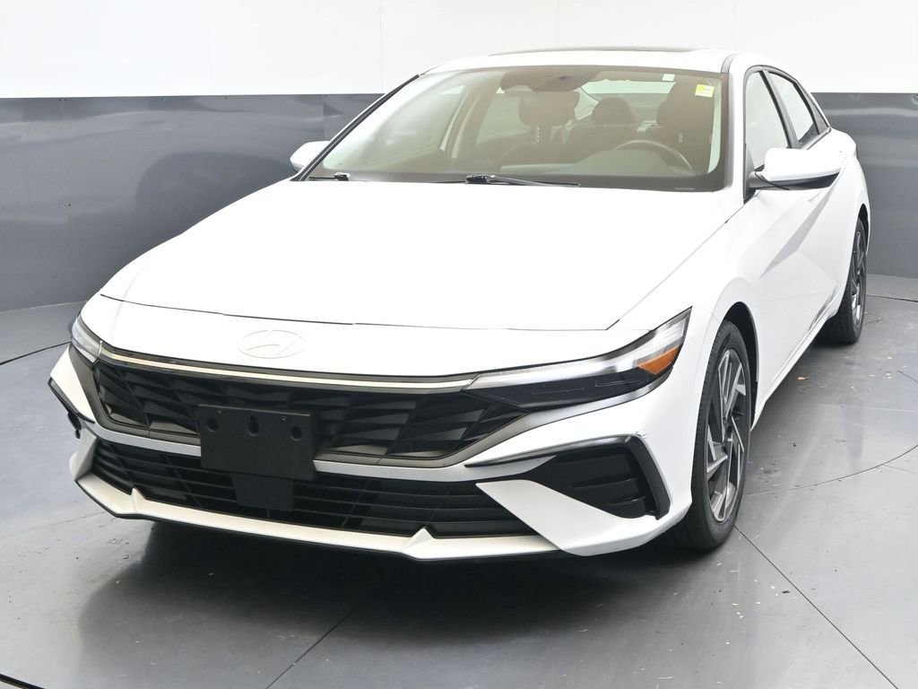 Used 2025 Hyundai Elantra SEL w/ Cargo Package
