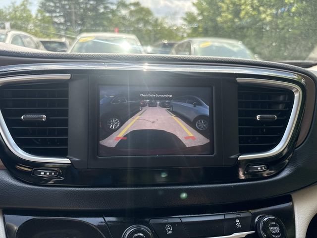 Used 2023 Chrysler Voyager LX FWD image 23