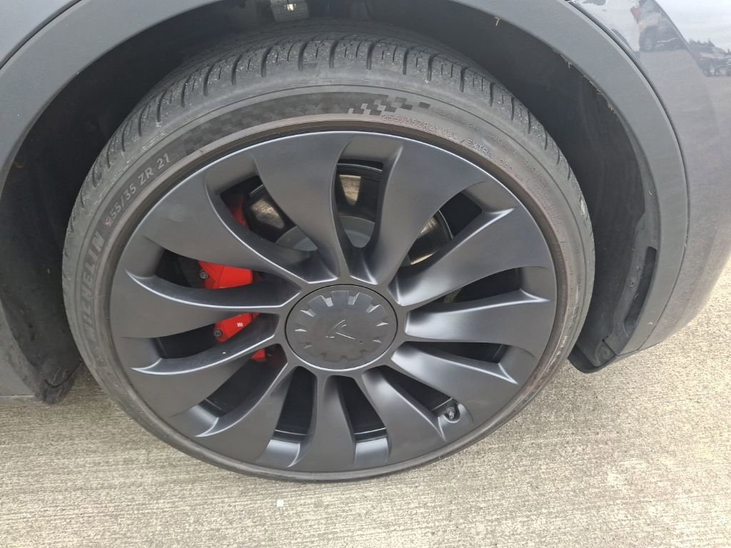 Used 2023 Tesla Model Y Performance image 4