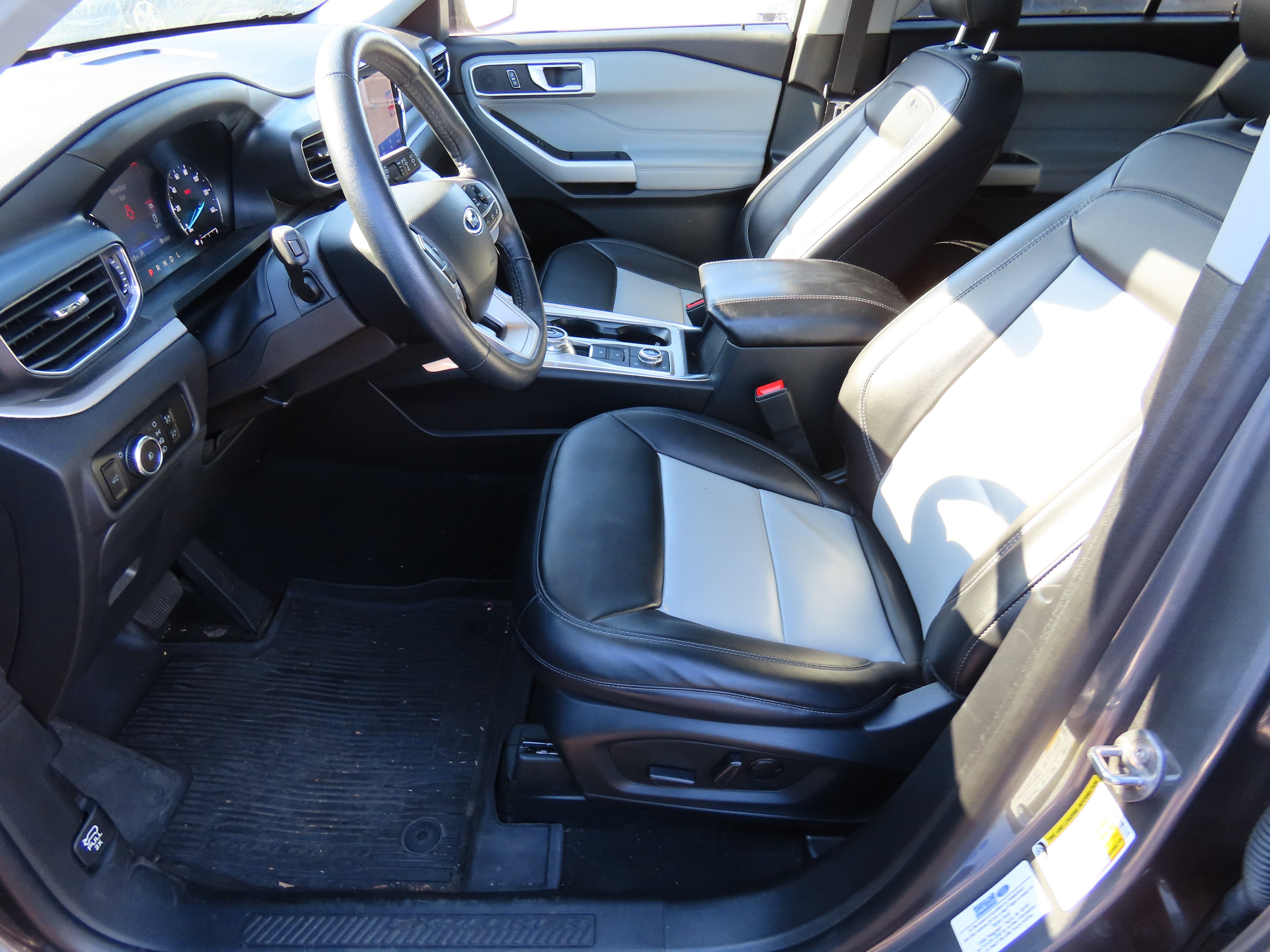 Used 2023 Ford Explorer XLT w/ Equipment Group 202A image 38