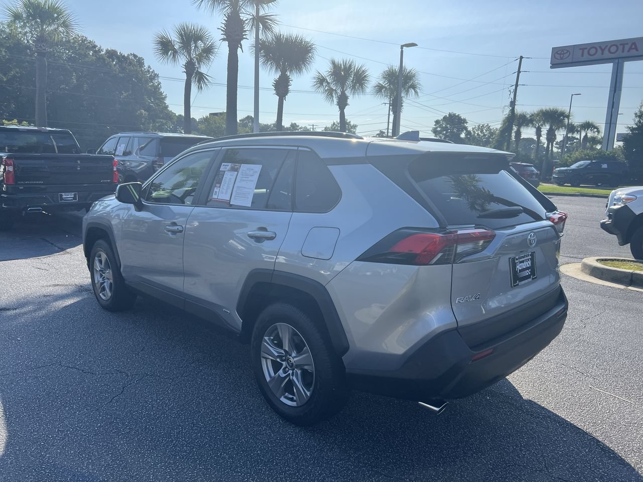 Used 2025 Toyota RAV4 XLE AWD/4WD image 8