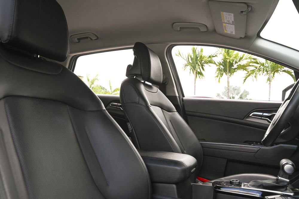 Used 2024 Kia Sportage EX image 13