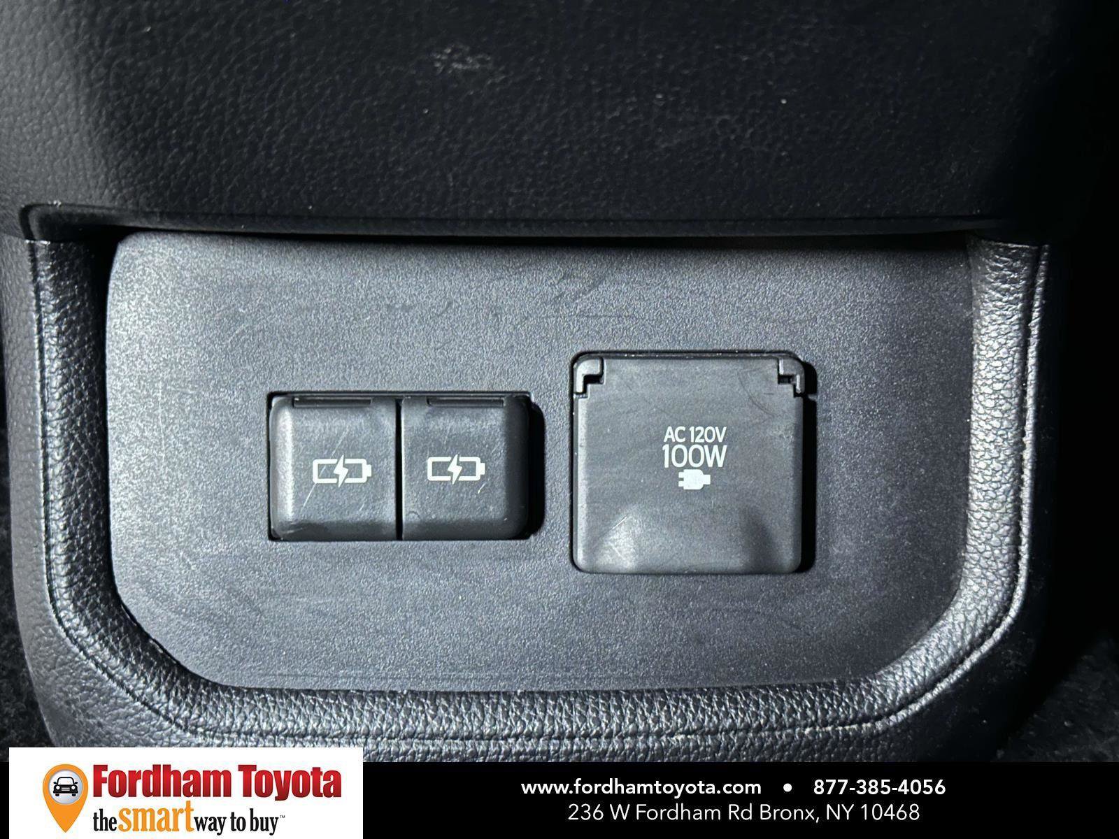 Used 2024 Toyota Highlander Limited image 16