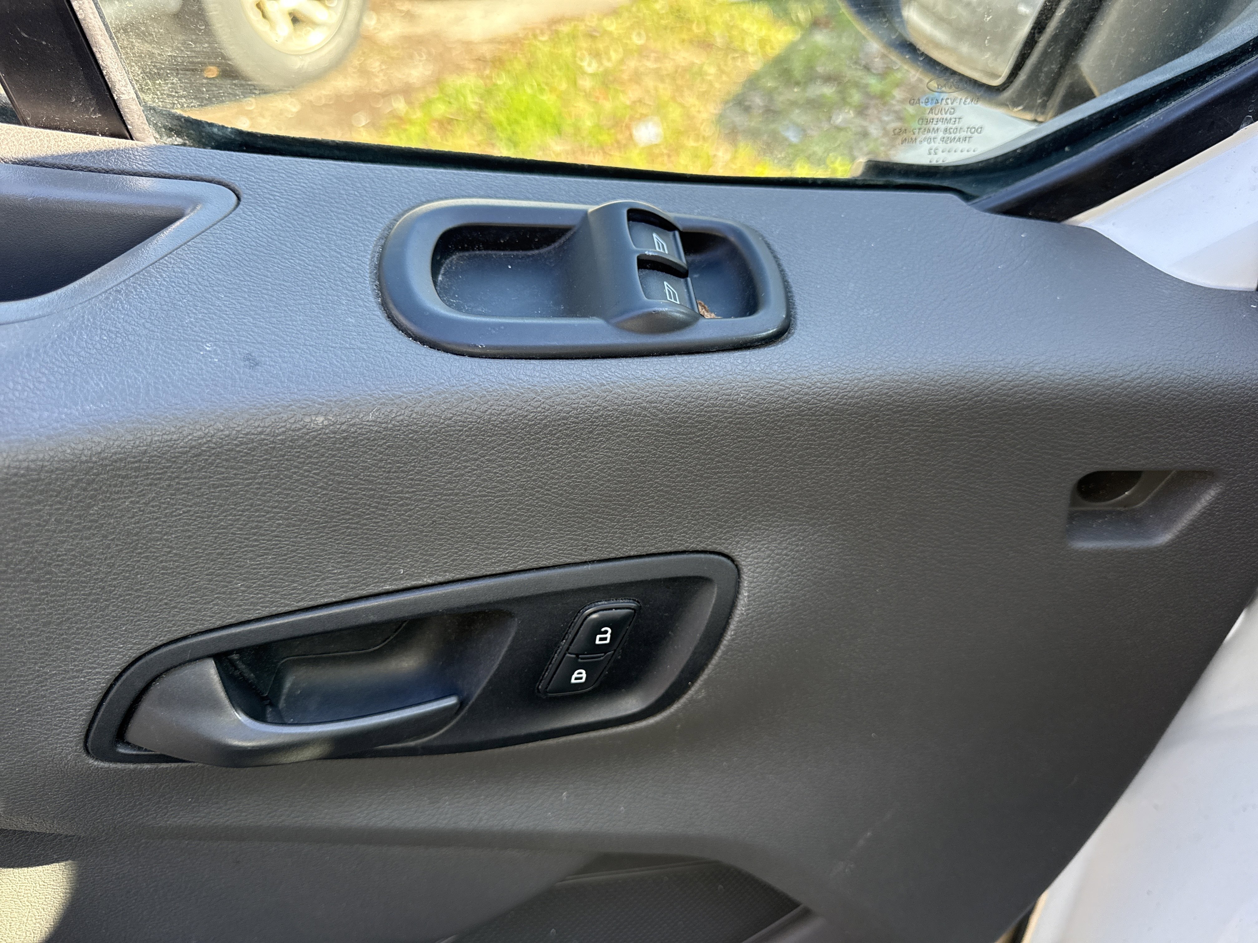 Used 2022 Ford E-Transit 148 High Roof Extended image 35