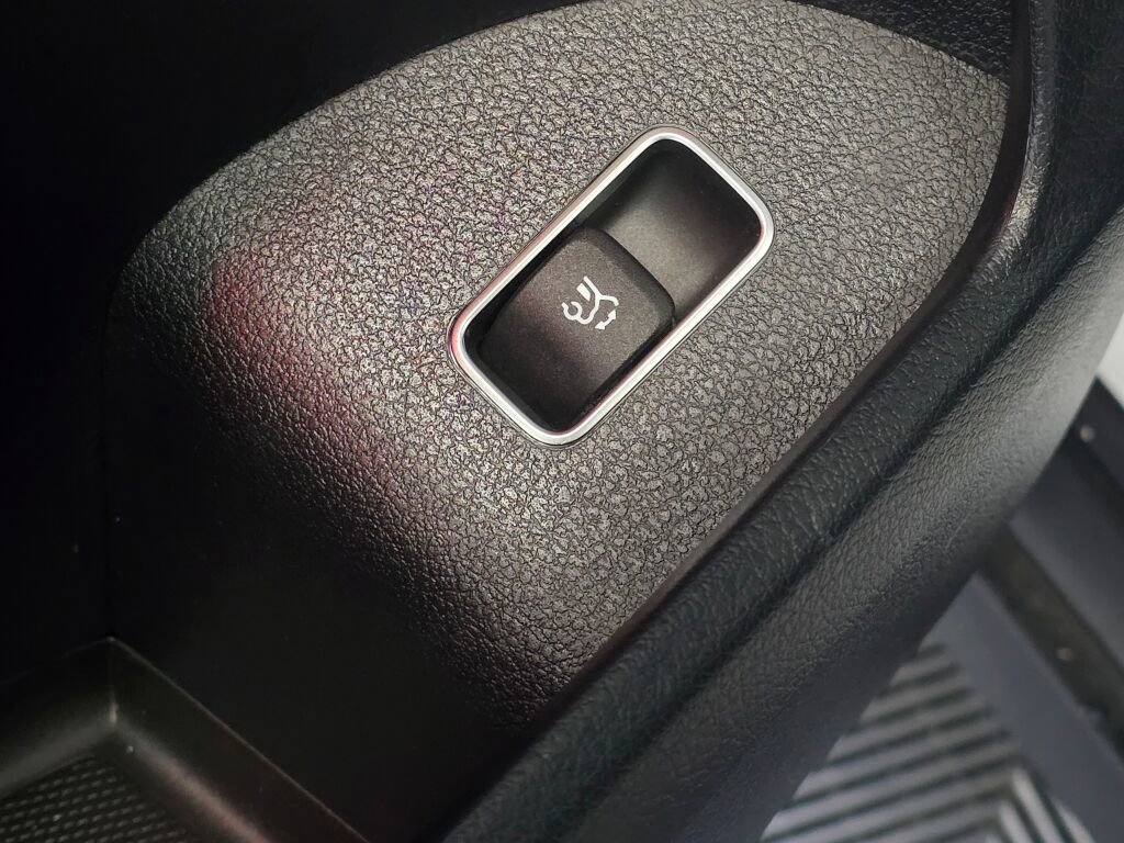 Used 2025 Mercedes-Benz GLE 350 4MATIC w/ Driver Assistance Package image 37