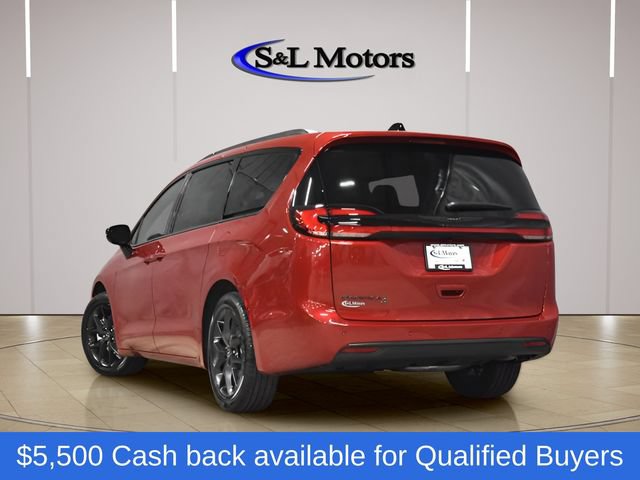 New 2026 Chrysler Pacifica Select w/ S Appearance Package FWD image 7