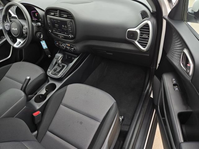 Used 2025 Kia Soul LX image 7