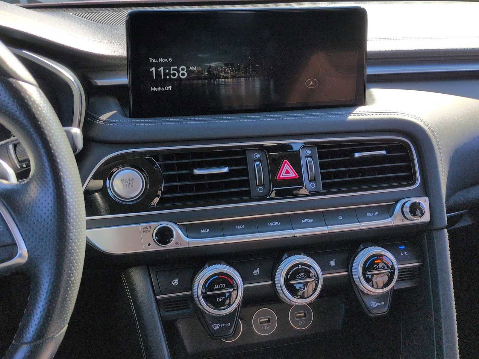 Used 2023 Genesis G70 2.0T image 28