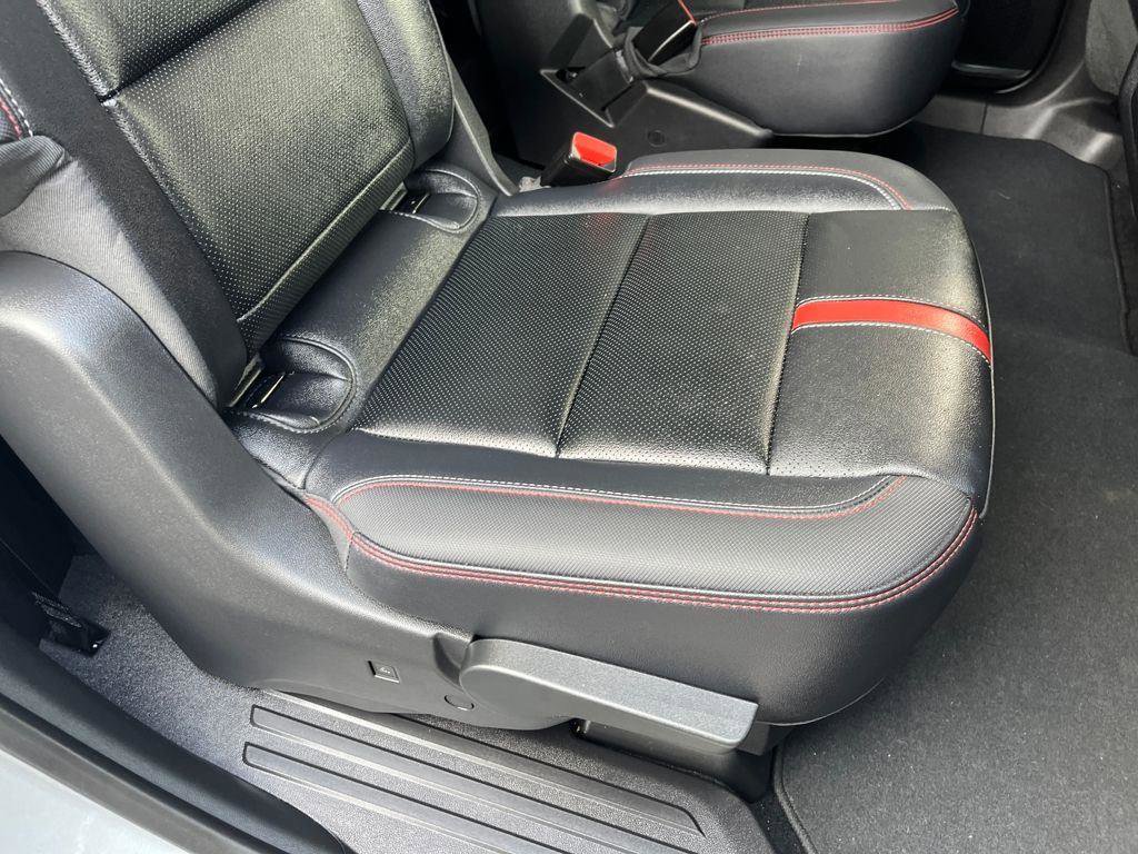 Used 2025 Chevrolet Traverse RS AWD/4WD image 29