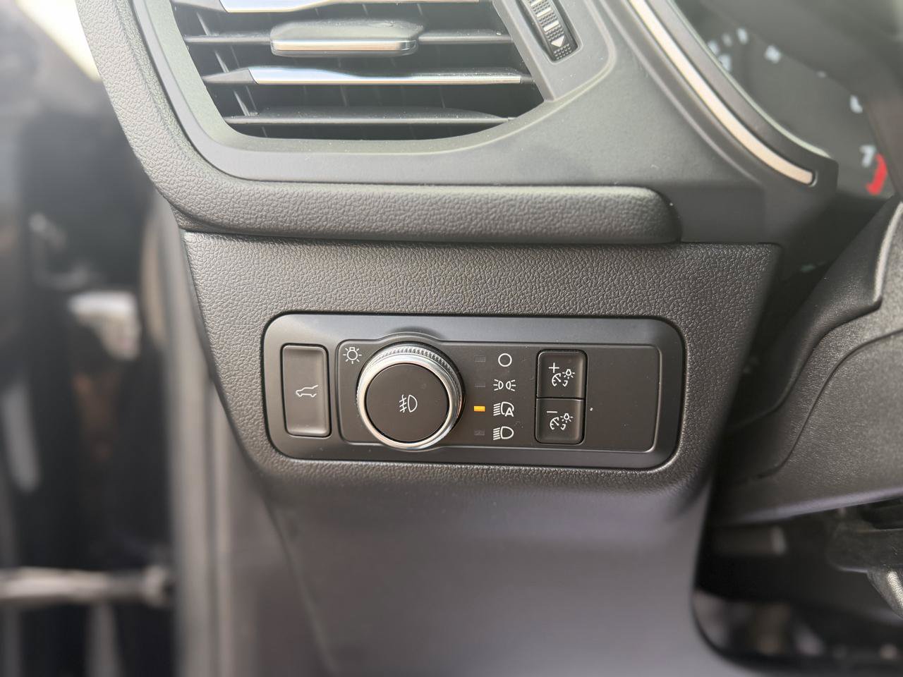 Used 2022 Ford Escape SEL AWD/4WD image 14