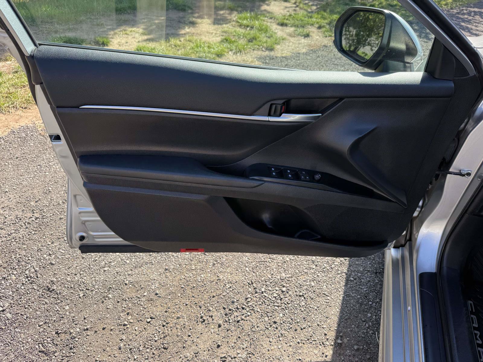 Used 2020 Toyota Camry SE FWD image 12
