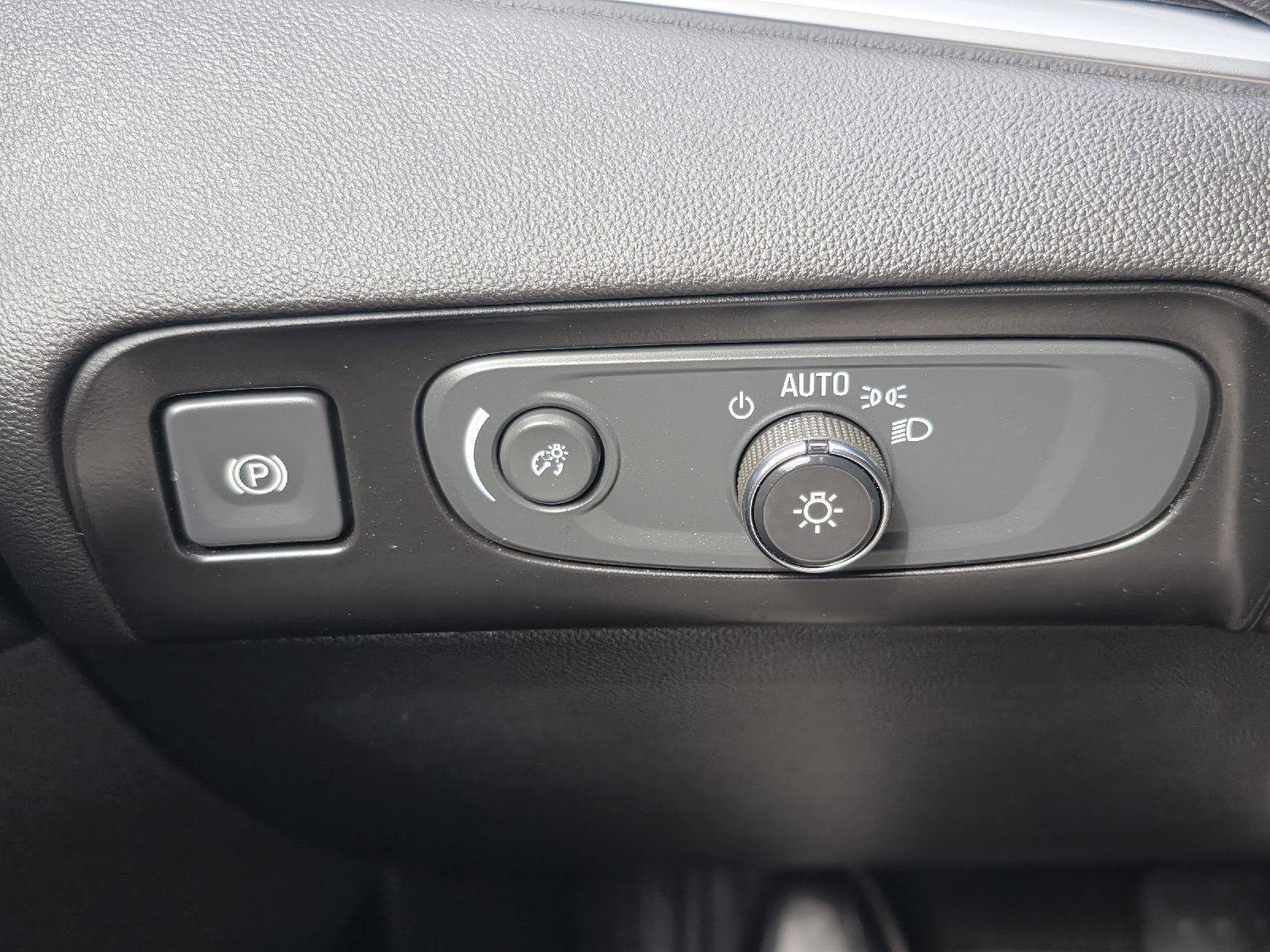 Used 2020 Buick Enclave Avenir w/ Avenir Technology Package FWD image 11