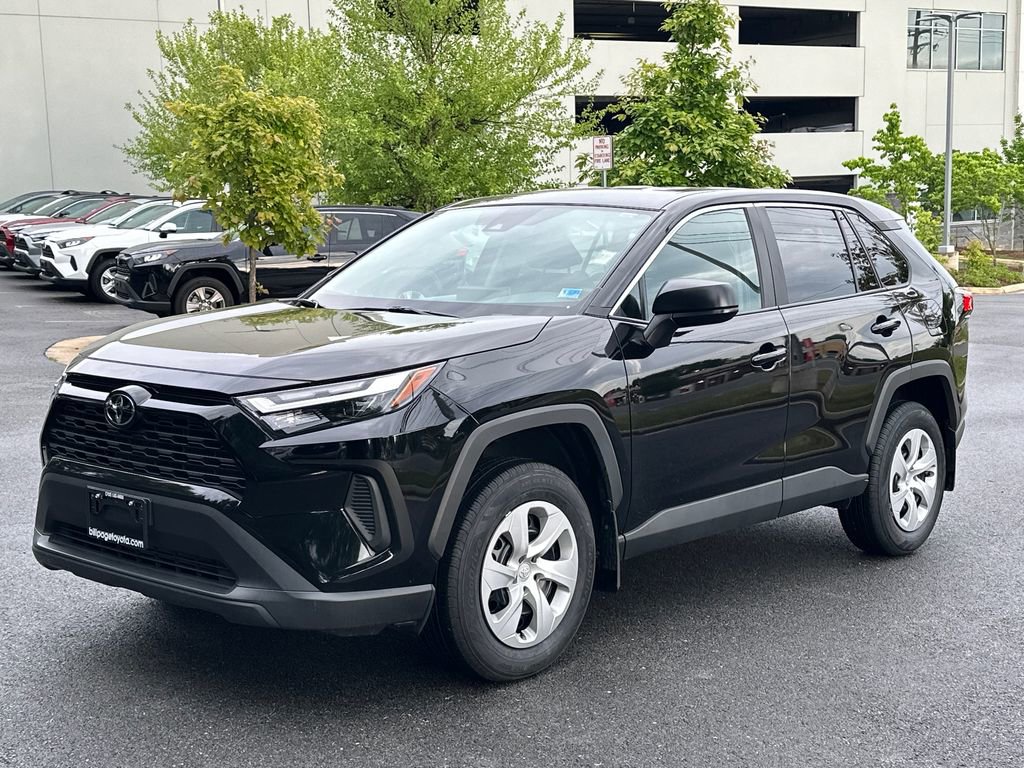 Used 2024 Toyota RAV4 LE AWD/4WD image 2