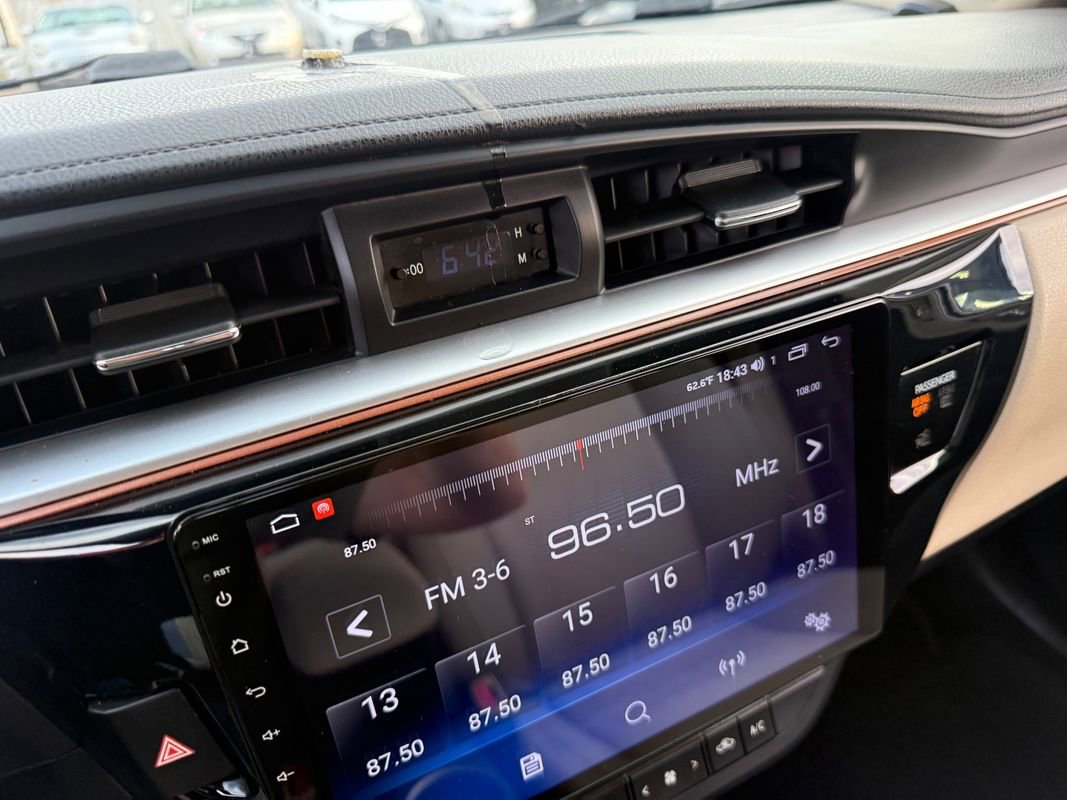 Used 2014 Toyota Corolla LE FWD image 35