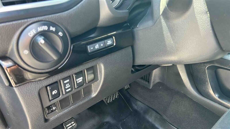 Used 2019 Nissan Titan SV w/ SV Convenience Package AWD/4WD image 20