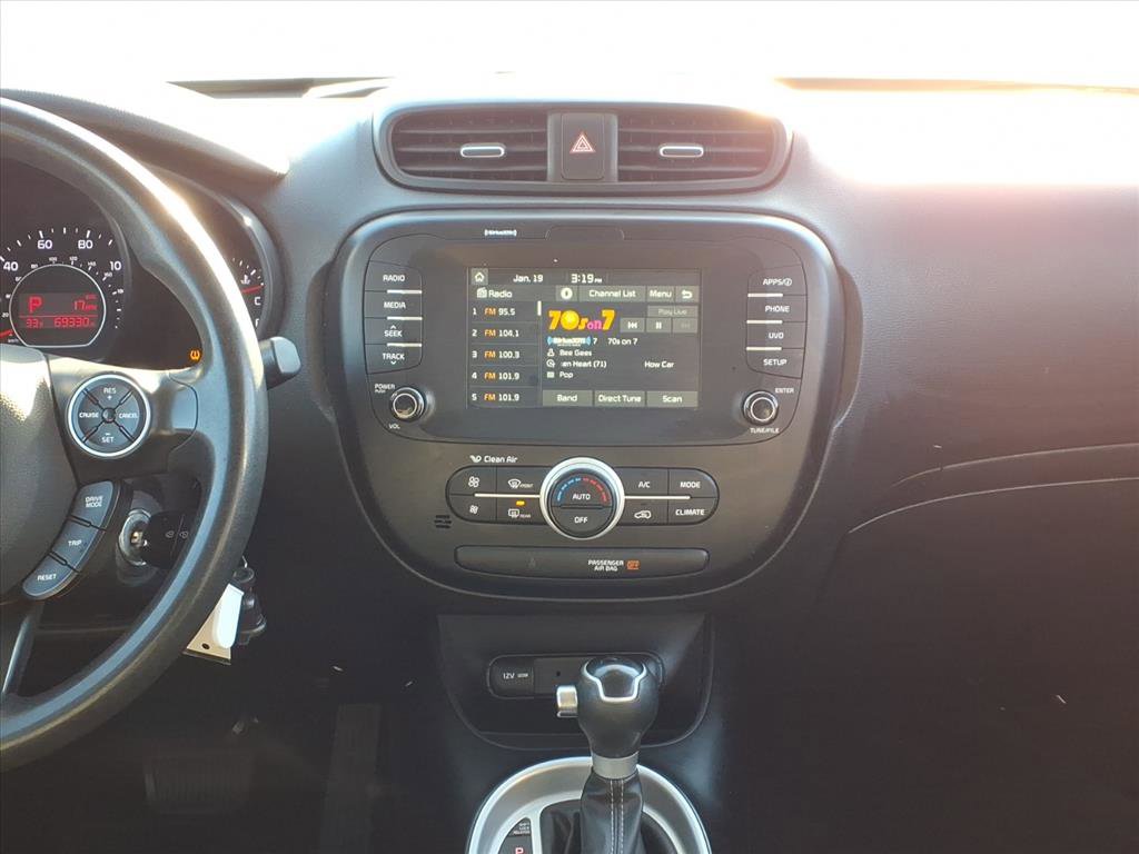 Used 2019 Kia Soul + image 10