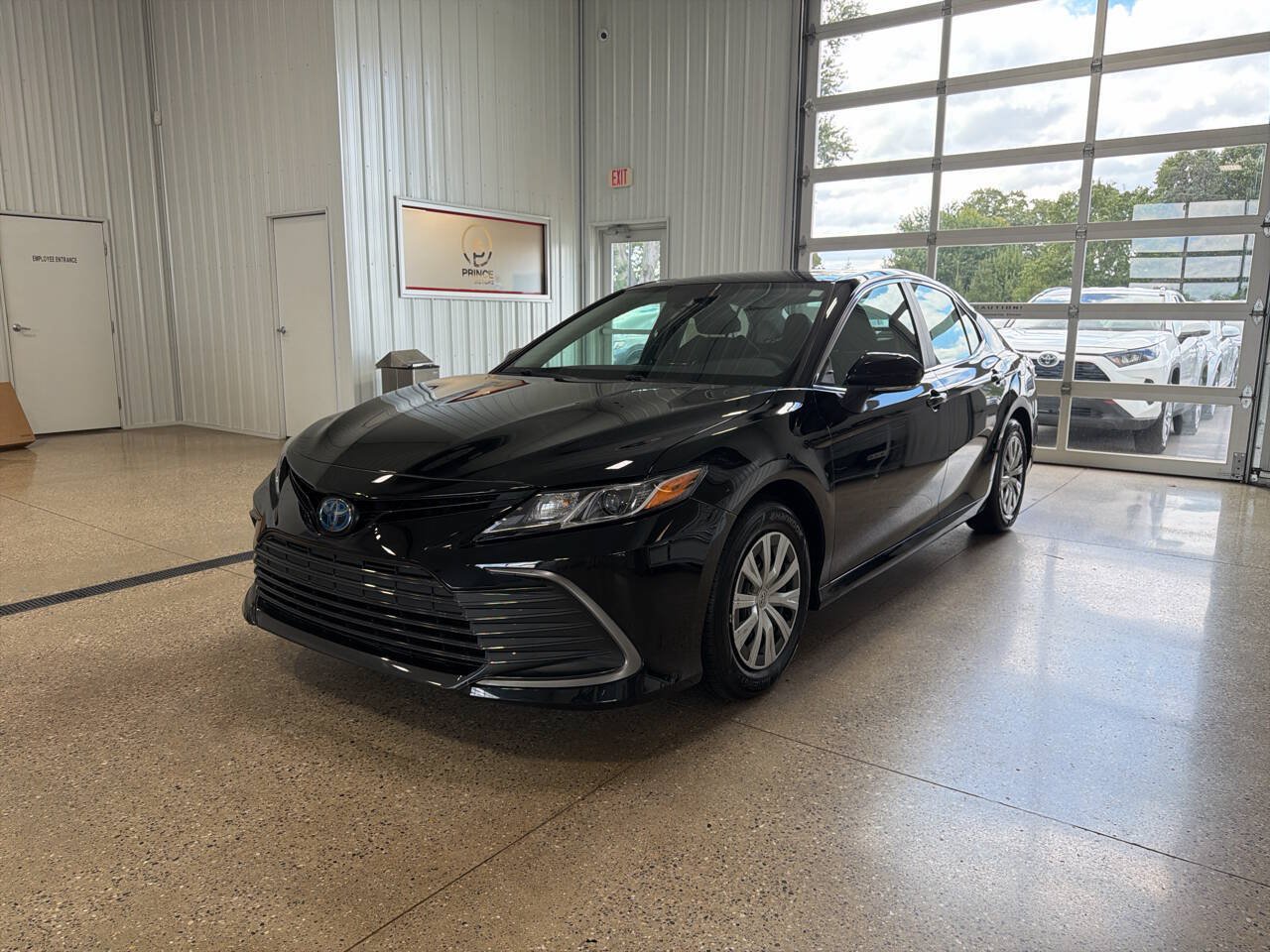 Used 2022 Toyota Camry LE FWD image 2