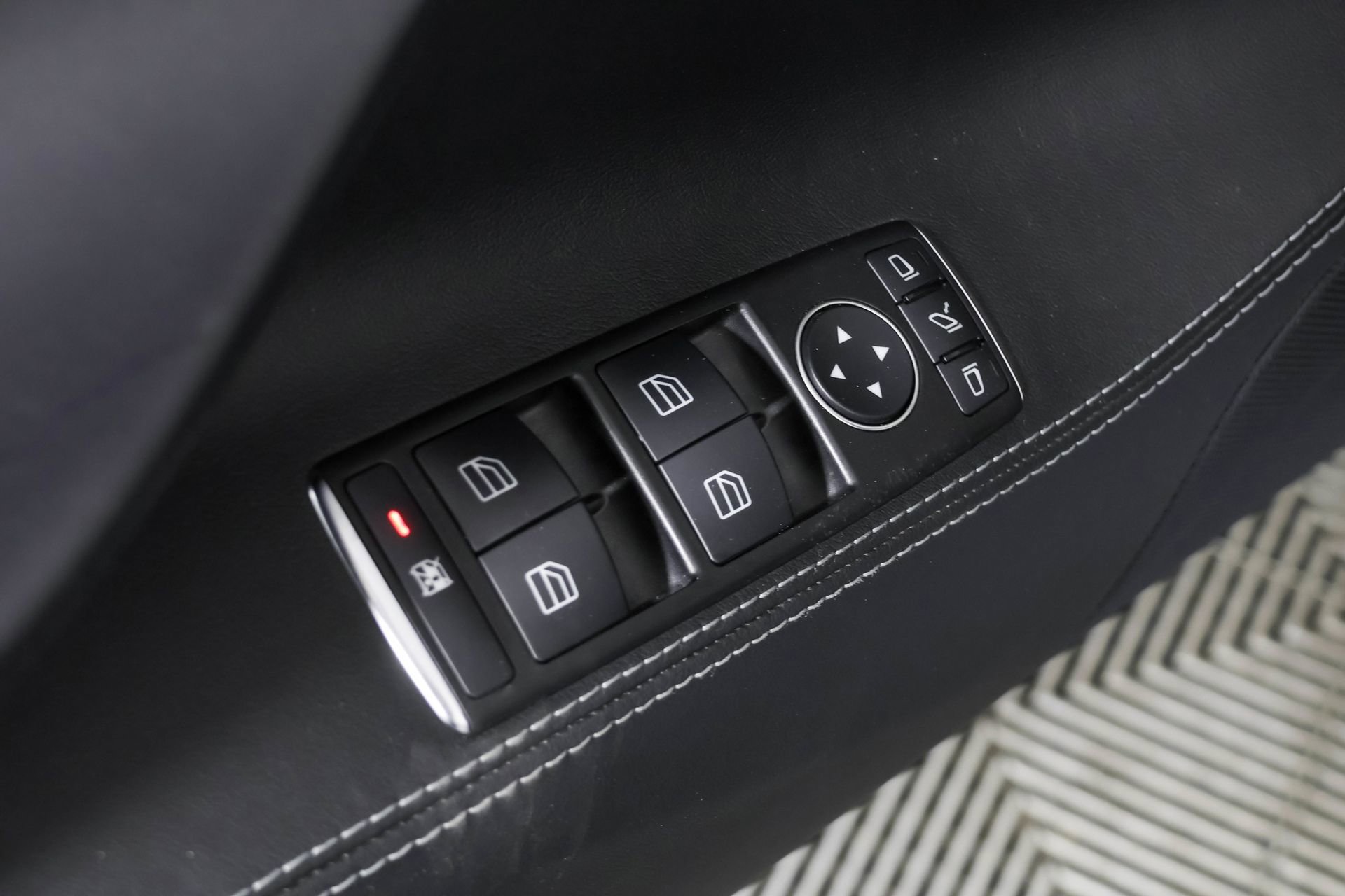 Used 2014 Tesla Model S RWD image 32