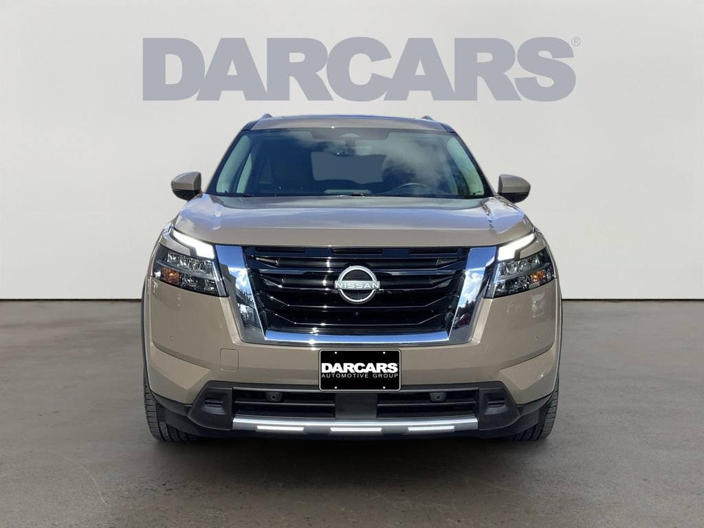 Used 2023 Nissan Pathfinder Platinum image 2