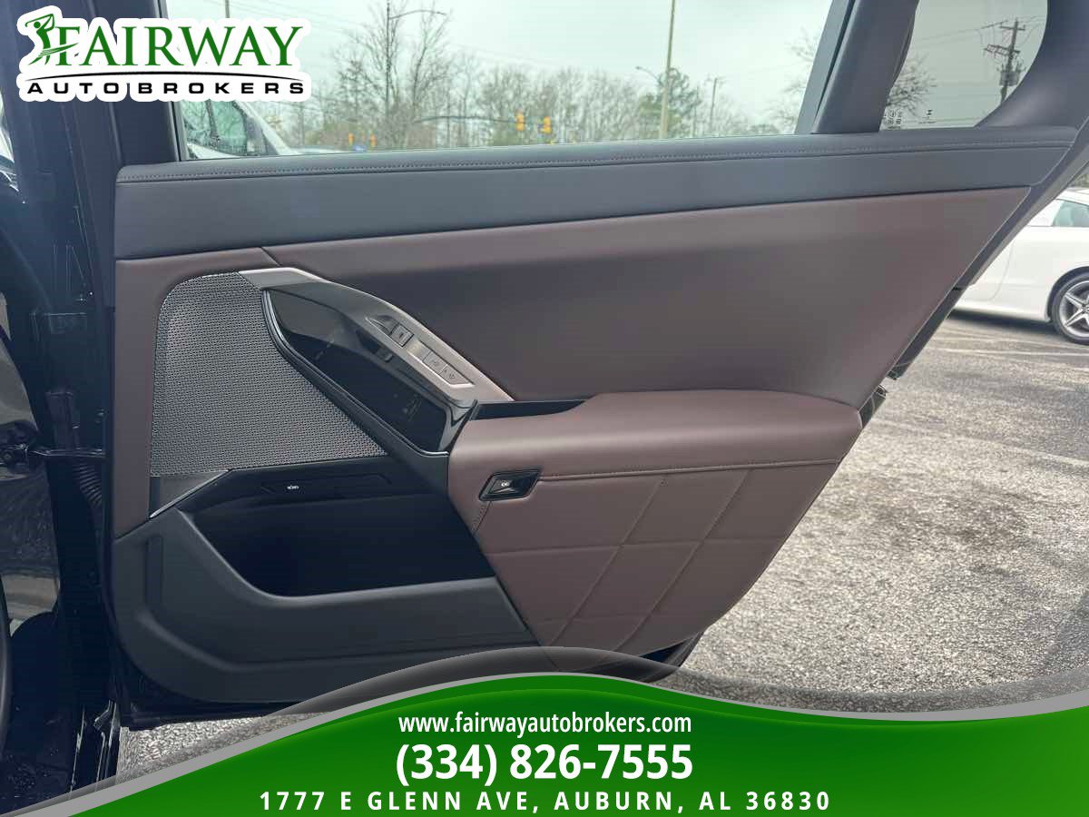 Used 2025 BMW 740i xDrive AWD/4WD image 29