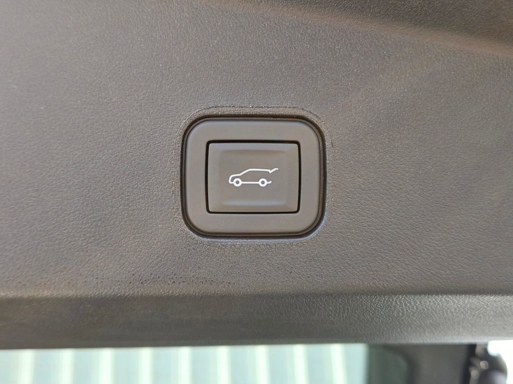 New 2025 Cadillac Lyriq Luxury w/ LPO, Floor Liner Package image 31