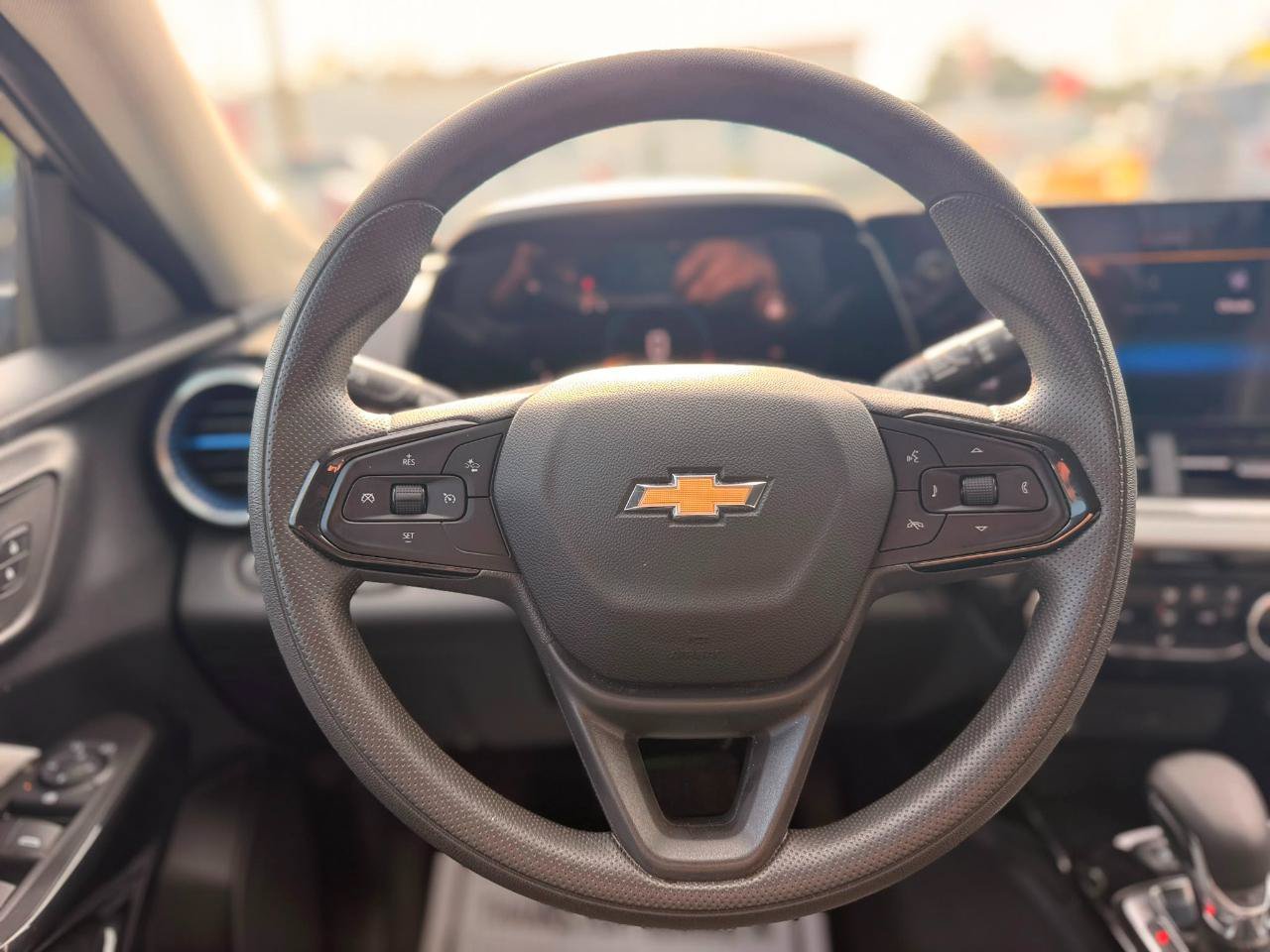Used 2025 Chevrolet Trax LT FWD image 19