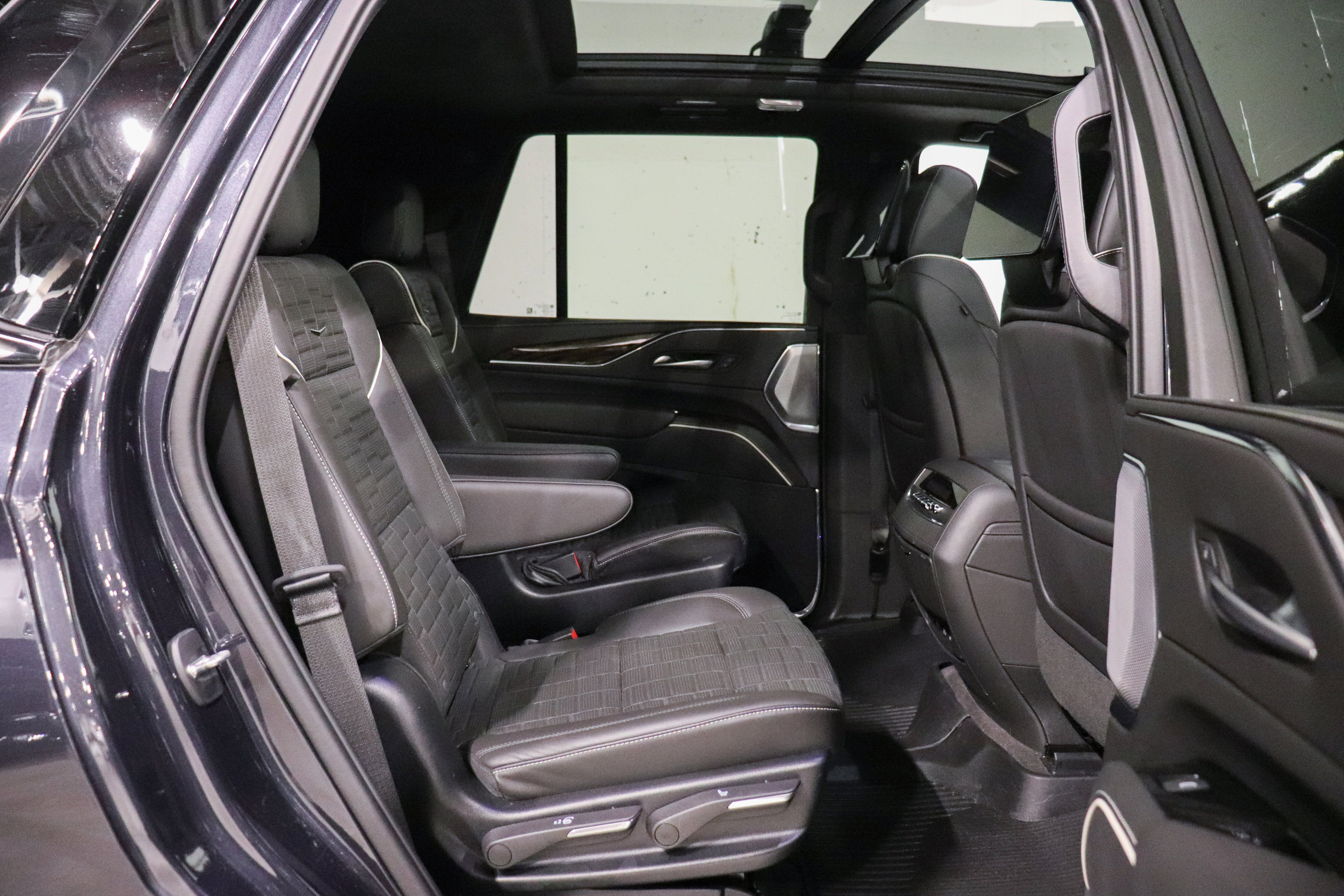 Certified 2023 Cadillac Escalade Sport Platinum w/ LPO, ONYX Package image 23